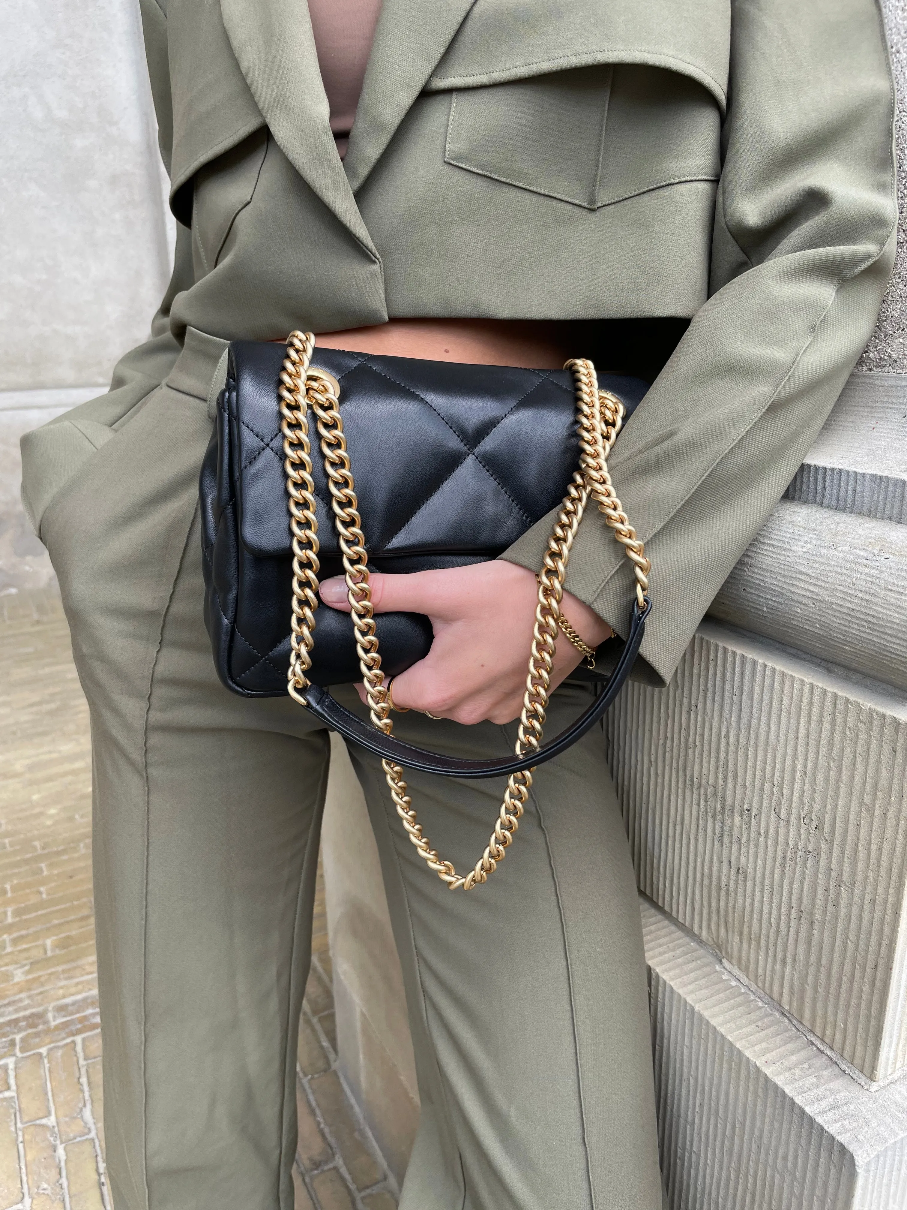 Elle - Black (Vintage Gold)
