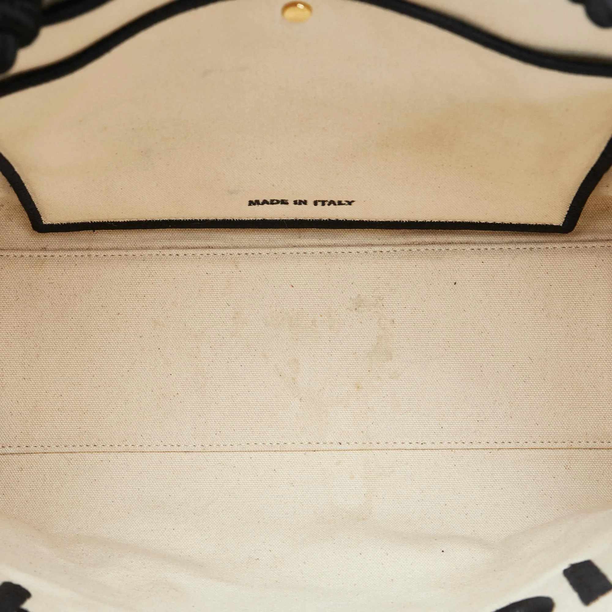Fendi Roma Shopper Tote (SHG-DHYryy)
