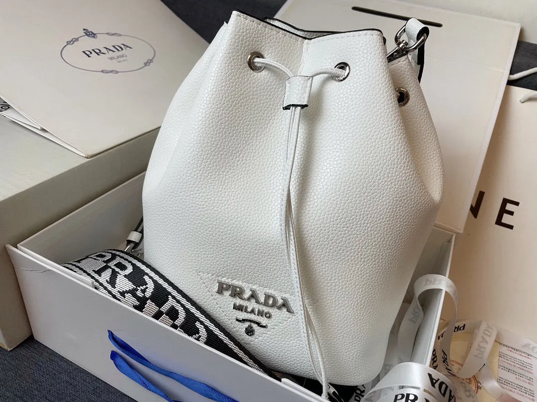 PD176 Leather bucket bag / 7.9x9.8x5.5inch