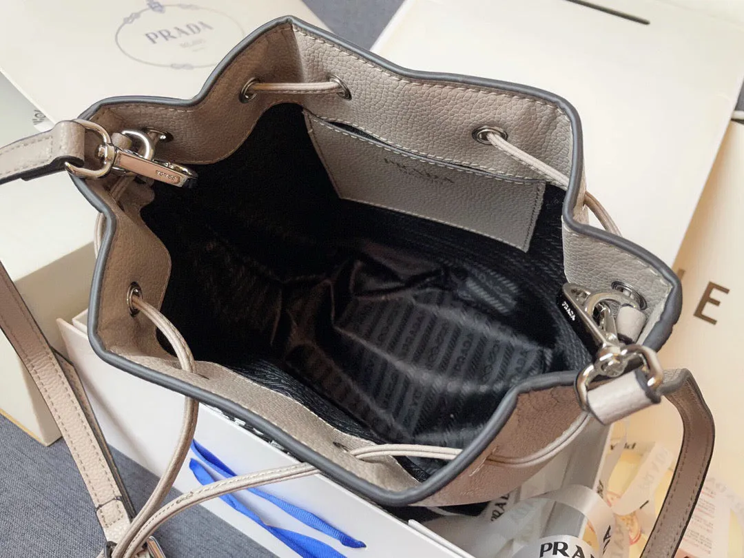 PD176 Leather bucket bag / 7.9x9.8x5.5inch