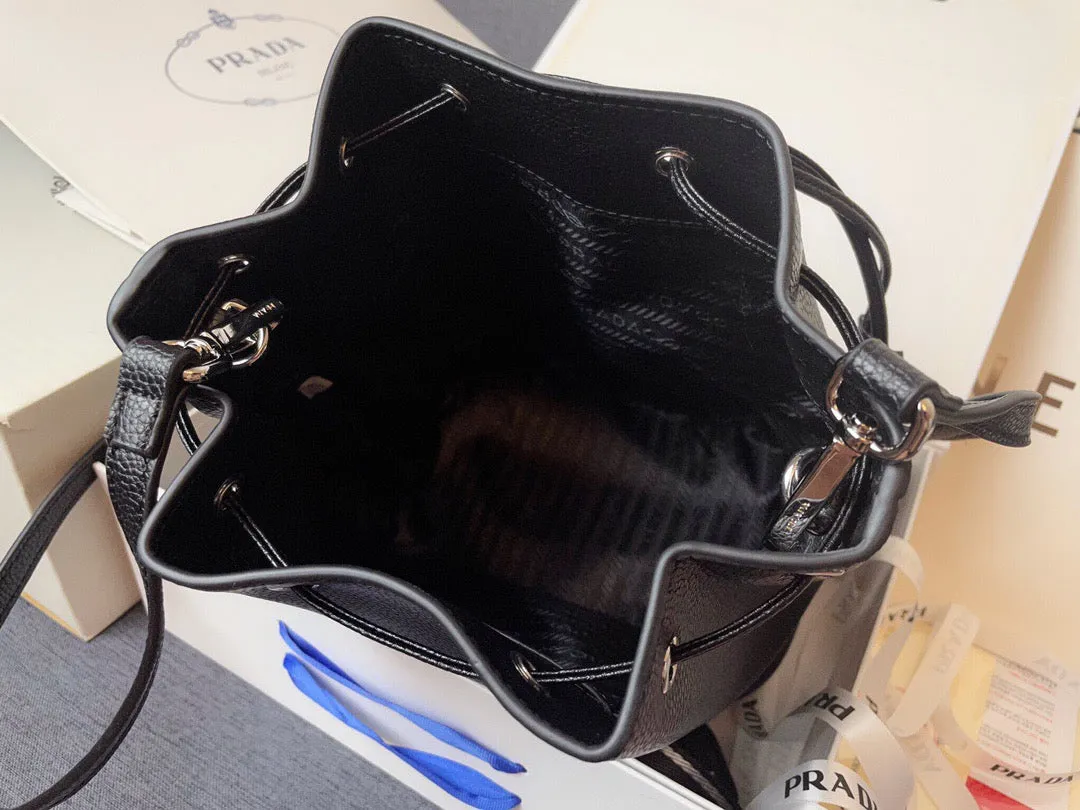 PD176 Leather bucket bag / 7.9x9.8x5.5inch