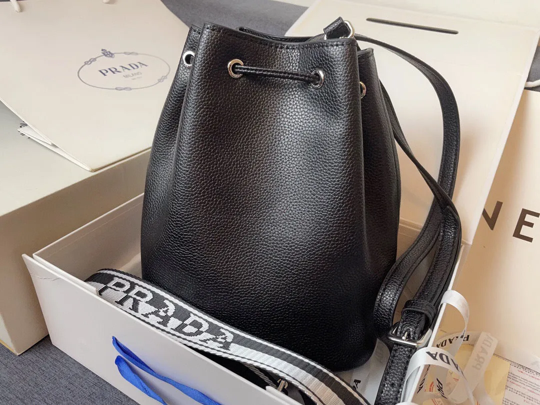 PD176 Leather bucket bag / 7.9x9.8x5.5inch