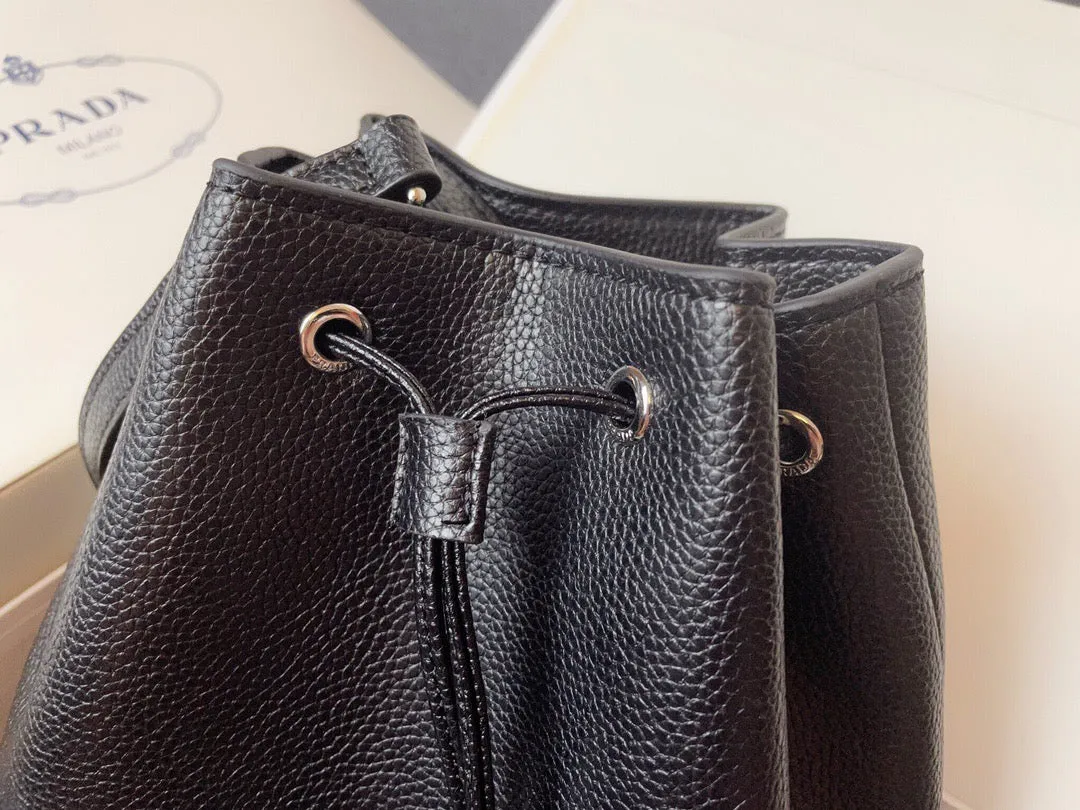 PD176 Leather bucket bag / 7.9x9.8x5.5inch