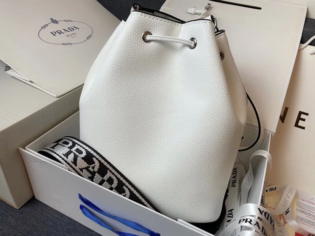PD176 Leather bucket bag / 7.9x9.8x5.5inch
