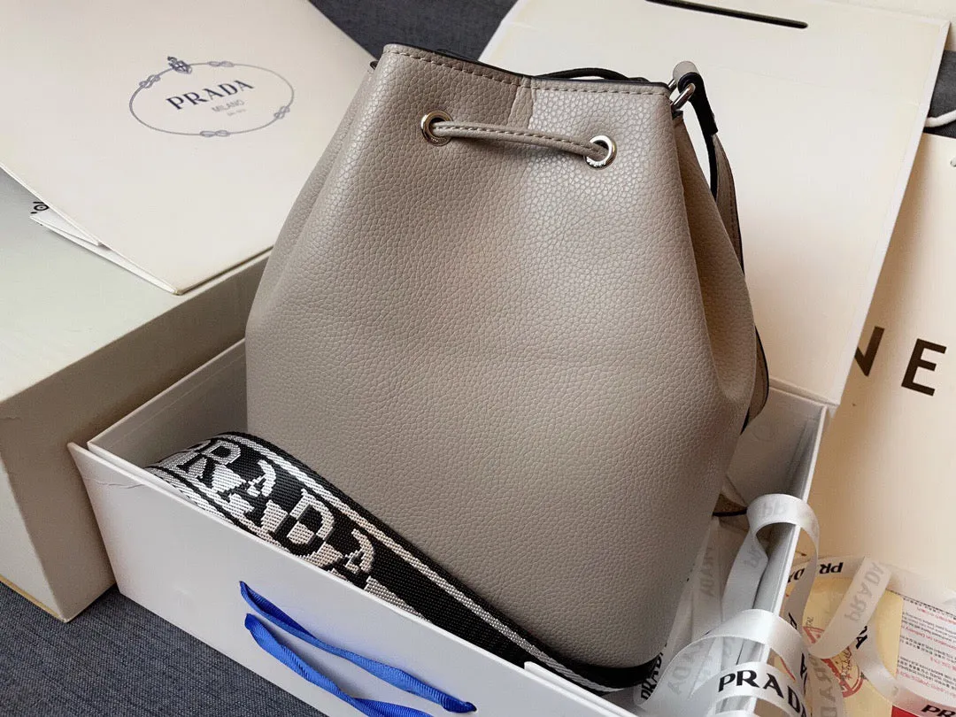 PD176 Leather bucket bag / 7.9x9.8x5.5inch