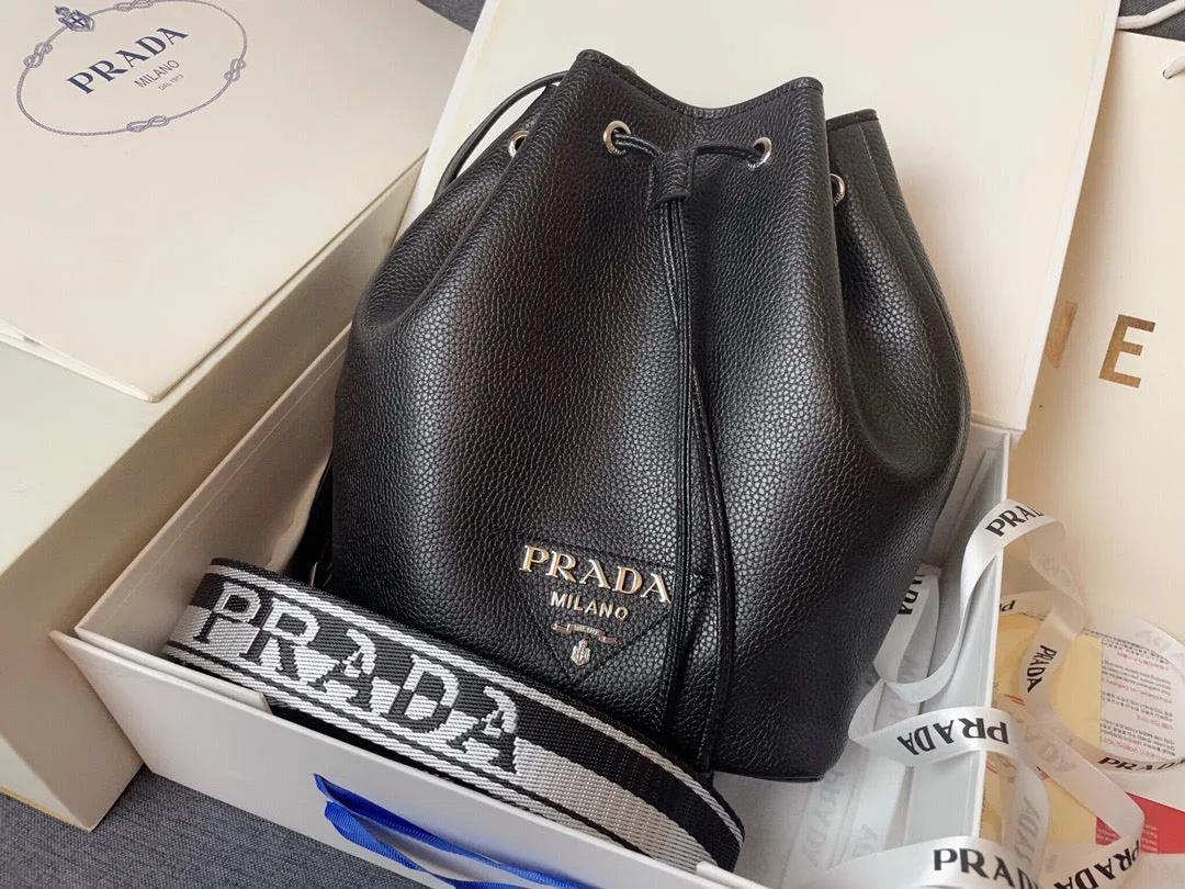 PD176 Leather bucket bag / 7.9x9.8x5.5inch