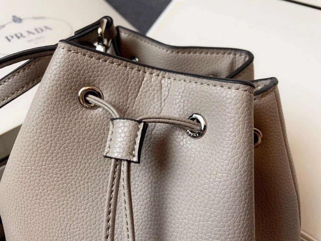 PD176 Leather bucket bag / 7.9x9.8x5.5inch