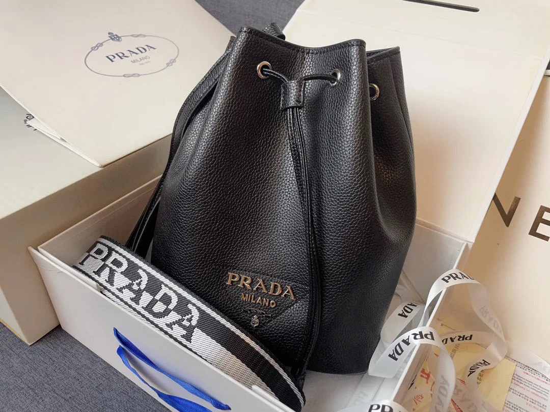 PD176 Leather bucket bag / 7.9x9.8x5.5inch