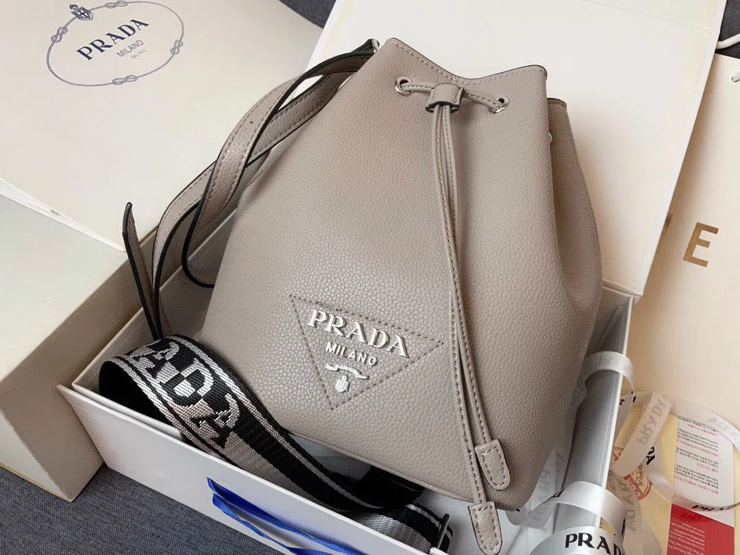 PD176 Leather bucket bag / 7.9x9.8x5.5inch